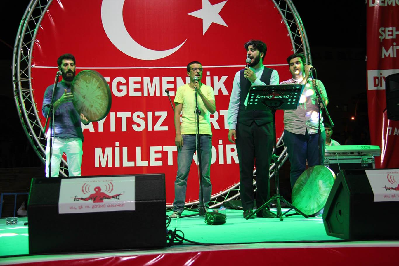 Diyarbakır’da darbe karşıtı gösteri 24’üncü gününde devam etti Diyarbakır’da darbe karşıtı gösteri 24’üncü gününde devam etti
